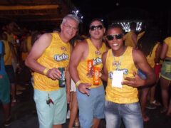 Oktober 10 Anos